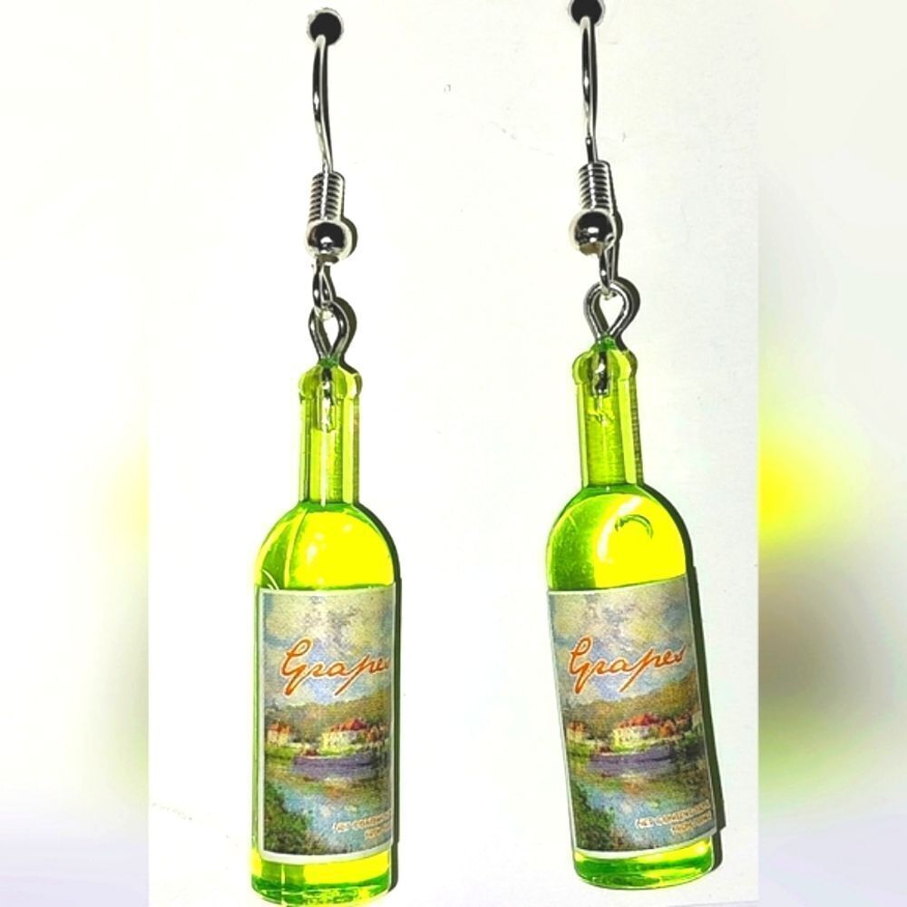Super cute retro boozy resin earring